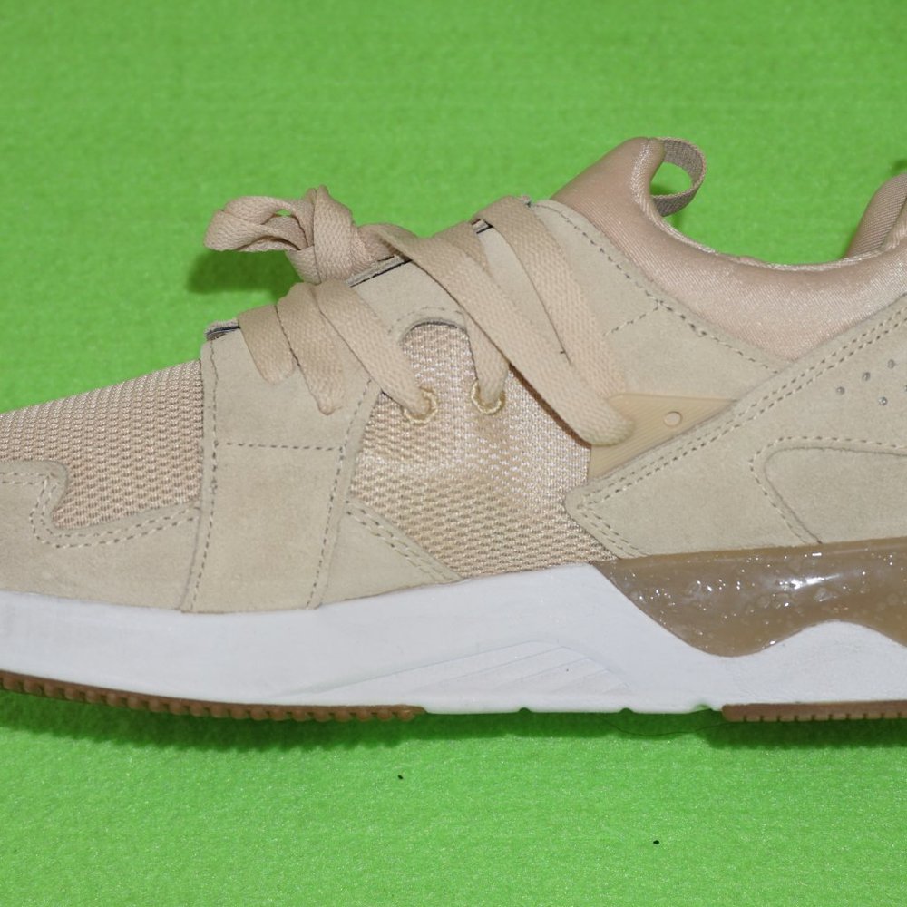 ASICS - Picture 3 of 4